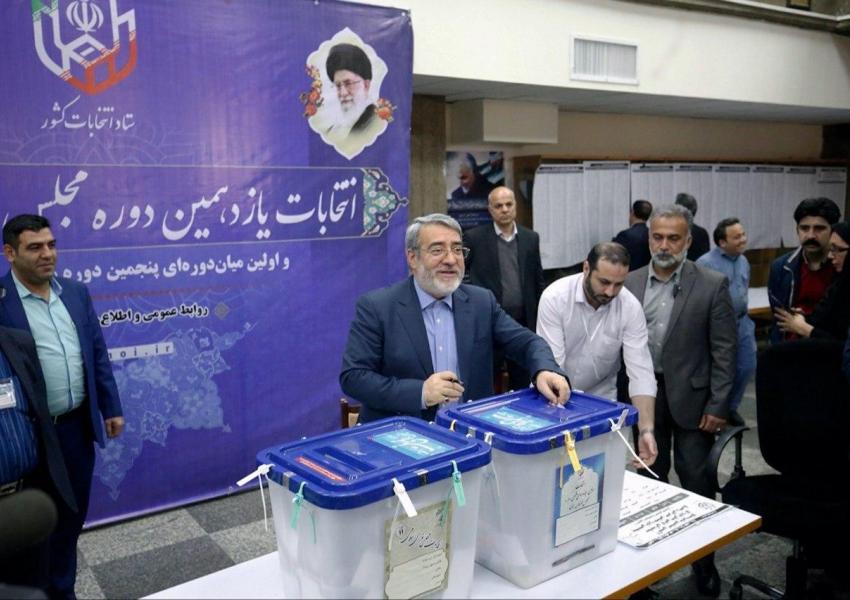 یک نماینده مجلس: وزارت کشور با وجود خطر کرونا با تعویق انتخابات مخالفت کرد