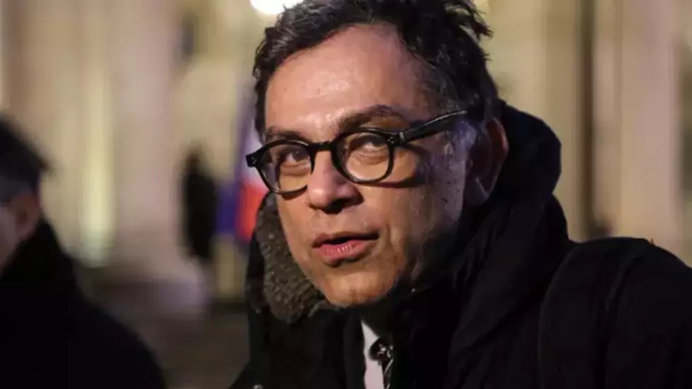 پرفسور یزدان یزدان‌پناه رئیس بخش بیماری‌های عفونی بیمارستان بیشا، یکی از بیمارستان‌های بزرگ پاریس و مشاور ریاست‌جمهوری فرانسه در امر مبارزه با ویروس کرونا.