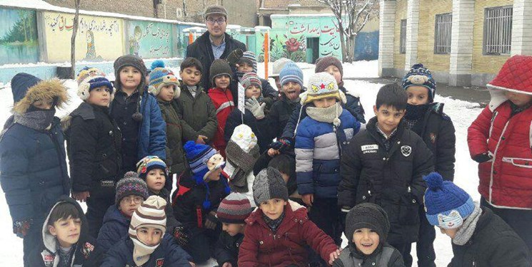 خلاقیت یک معلم تبریزی در روزهای کرونایی تدریس با عروسک‌های قصه‌گو