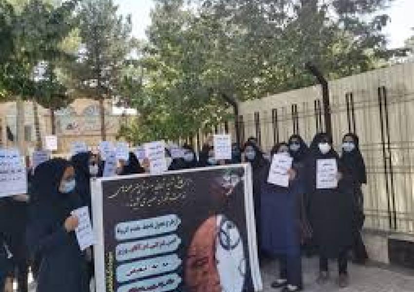 ادامه اعتصاب‌ در صنایع و پالایشگاه‌ها؛ گسترش تجمع‌های کارکنان بخش‌های درمانی و عمومی