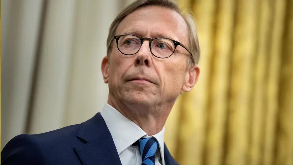 برایان هوک، مسئول ویژه  دولت آمریکا در امور ایران که چندی پیش از سمت خود کناره‌گیری کرد، روز جمعه گفت که کشورش برای فعال کردن سازو کار ماشه علیه ایران نیازی به "اجازه" کشورهای دیگر ندارد. AFP/File