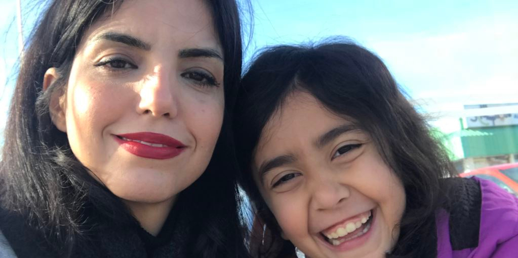 اعظم جنگروی و دخترش، پس از خروج از ایران