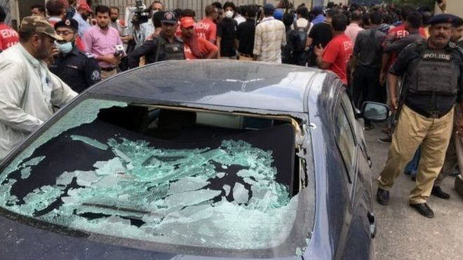 حمله مسلحانه به بازار بورس کراچی در پاکستان