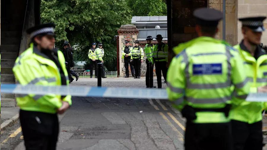 ورود به پارک شهر ریدینگ، محل وقوع حادثه، بروی عموم بسته شد. یکشنبه اول تیر/ ۲۱ ژوئن ۲۰۲۰ REUTERS - PETER NICHOLLS