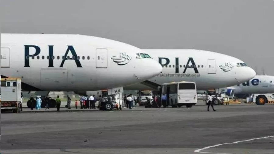 بنا بر اعلام وزارت هوانوردی پاکستان، بیش از ۳۰ درصد از خلبانان غیرنظامی این کشور با مجوزهای جعلی پرواز می‌کنند و صلاحیت لازم را برای این حرفه ندارند. © .