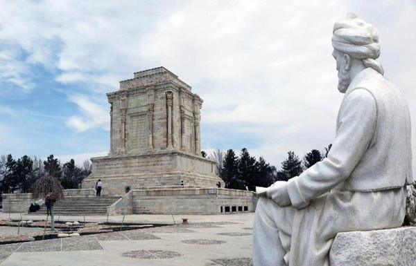 هویت ایرانی با شاهنامه زنده است 