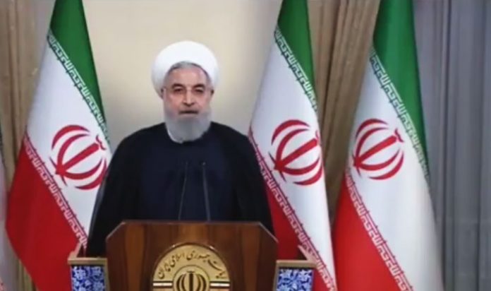 روحانی “برای نجات کشور”، خواهان برپایی احزاب سیاسی شد، ولی در واقع به نجات رژیم چشم دارد