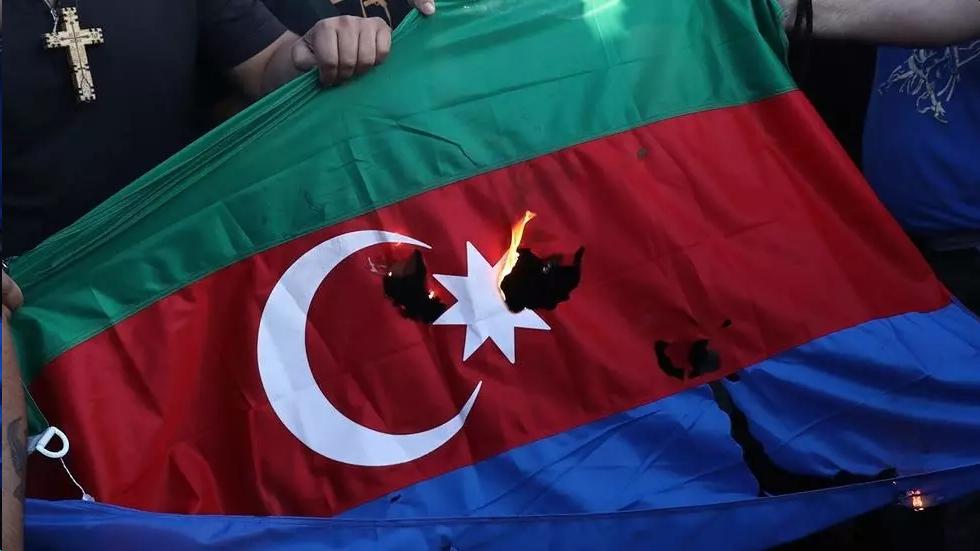 سیاست‌های مبهم ایران در قبال بحران قره باغ: تهران تحویل سلاح به ارمنستان را تکذیب می‌کند. AP - Yorgos Karahalis