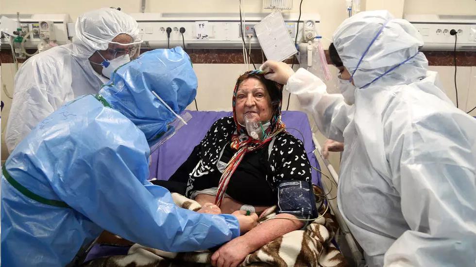 وزارت بهداشت ایران، روز چهارشنبه ۳۰ مهر، از شناسایی ۵۶١۶ بیمار جدید مبتلا به کرونا و درگذشت ۳۱۲ نفر دیگر در شبانه روز گذشته خبر داد. AP - Mohammad Ghadamali