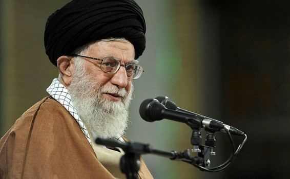 رضائی: «خامنه ای اختیارات به سران سه قوه داد». تحلیلگران: «می خواهد از خود سلب مسئولیت کند»